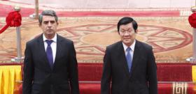 С официална церемония в президентския дворец в Ханой беше посрещнат българският президент Росен Плевнелиевот от виетнамския си колега Чъонг Тан Шанг