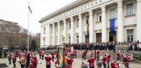 Президентът Росен Плевнелиев присъства на тържествена церемония по издигане на националния флаг в Деня на народните будители.
